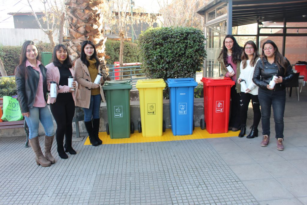 Estudiantes de Nutrición y Dietética crearon punto de reciclaje en Campus La Florida