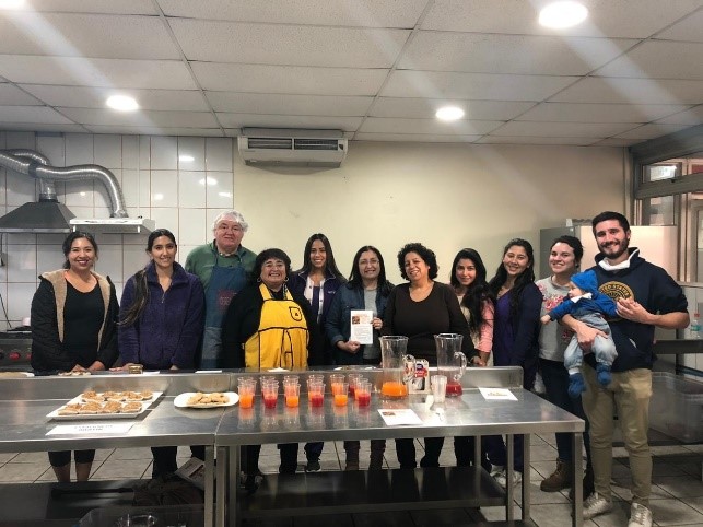 Pacientes del Centro de Atención Nutricional UDLA dieron vida a taller de cocina saludable en Campus La Florida