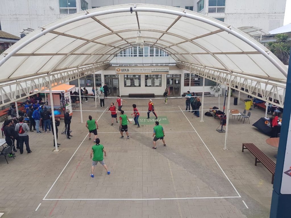 Campeonato de cuartas de voleibol reunió a estudiantes de Campus Los Castaños