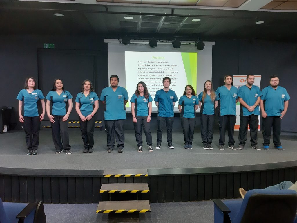 Estudiantes de Kinesiología recibieron su investidura en Sede Viña del Mar