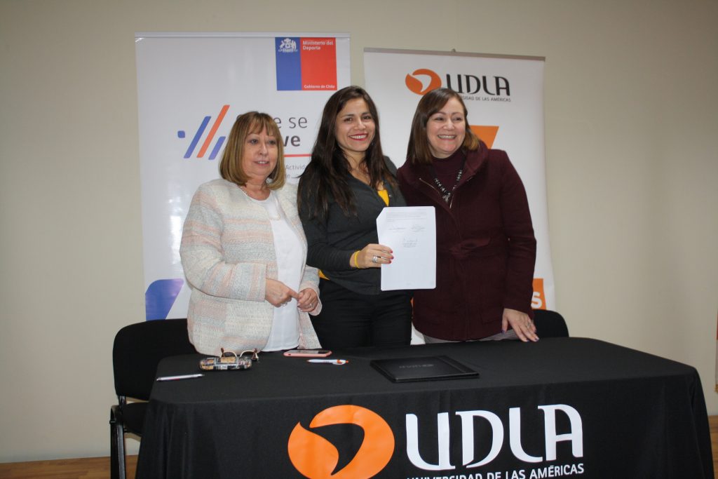 UDLA firmó convenio de colaboración con el Instituto Nacional de Deportes en Encuentro de Egresados de Pedagogía en Educación Física