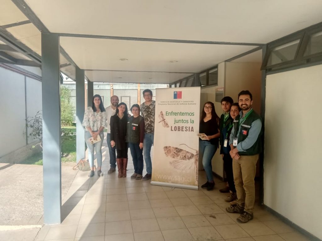 Servicio Agrícola y Ganadero dictó charla a productores vitivinícolas, alumnos y académicos en Estación Experimental Talagante