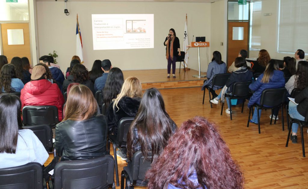 Estudiantes de Traducción e Interpretación en Inglés asisten a charla de Lenguaje Inclusivo