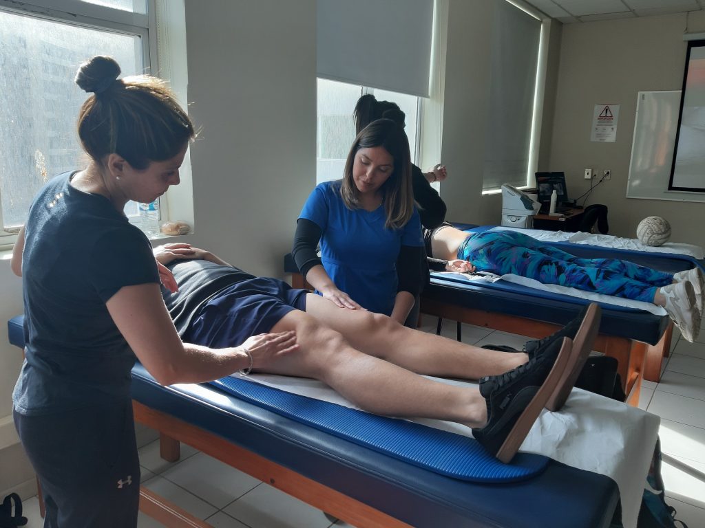 Estudiantes del Instituto del Deporte se capacitaron en técnicas de masoterapia deportiva