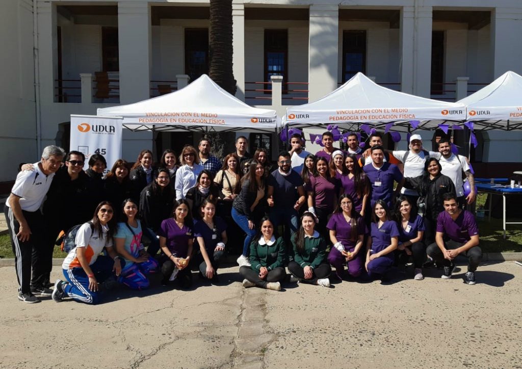 Estudiantes de once carreras de Sede Viña del Mar se hicieron presentes en la Corrida del Ejército y Expo Militar en Valparaíso