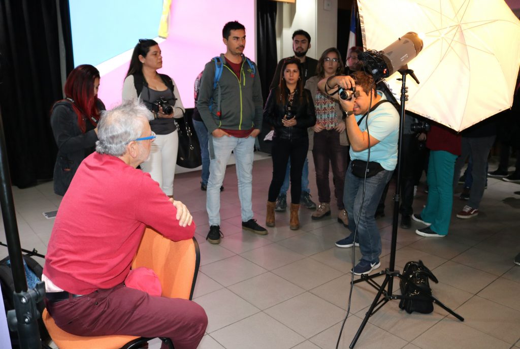 UDLA y Asociación de Fotógrafos de Chile realizaron masivo workshop de fotografía
