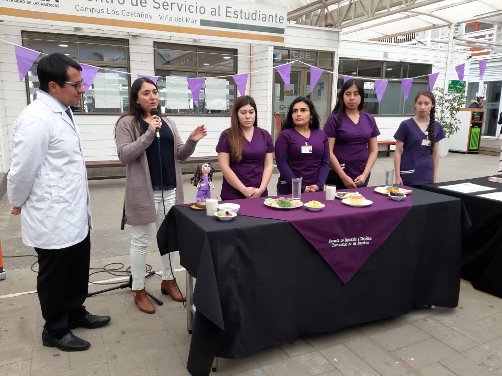 Estudiantes de UDLA y Seremi de Salud de Valparaíso promovieron hábitos saludables de alimentación