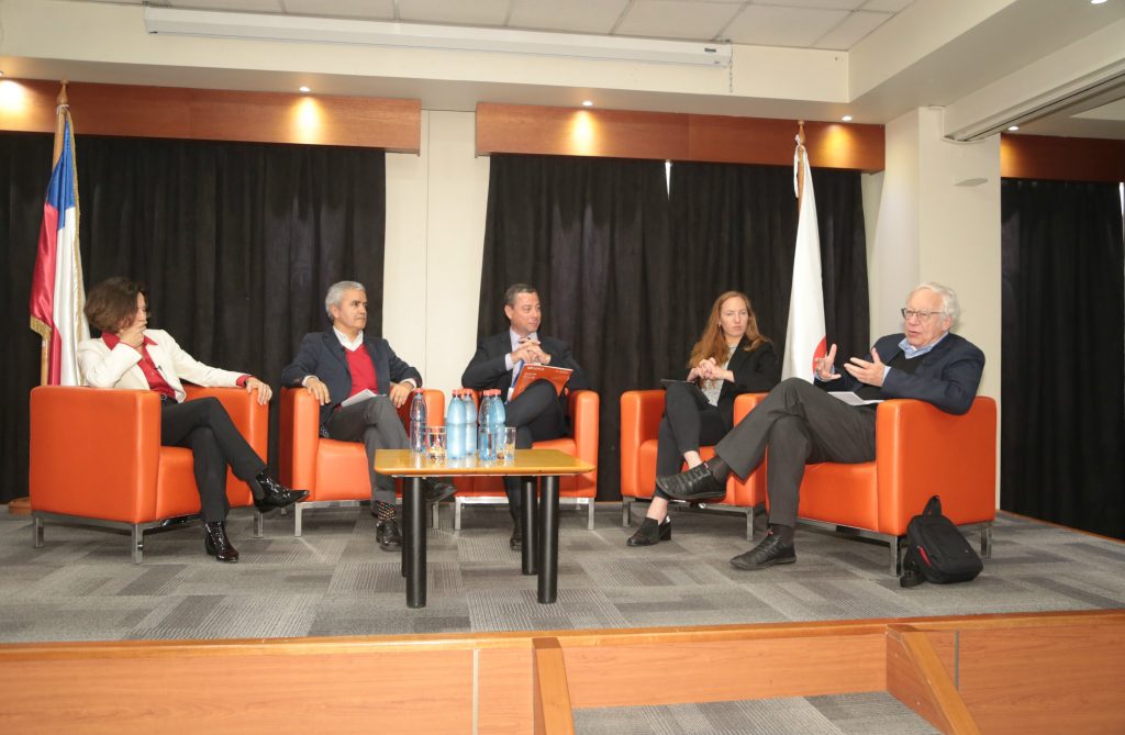 Expertos debaten en UDLA sobre Educación Superior