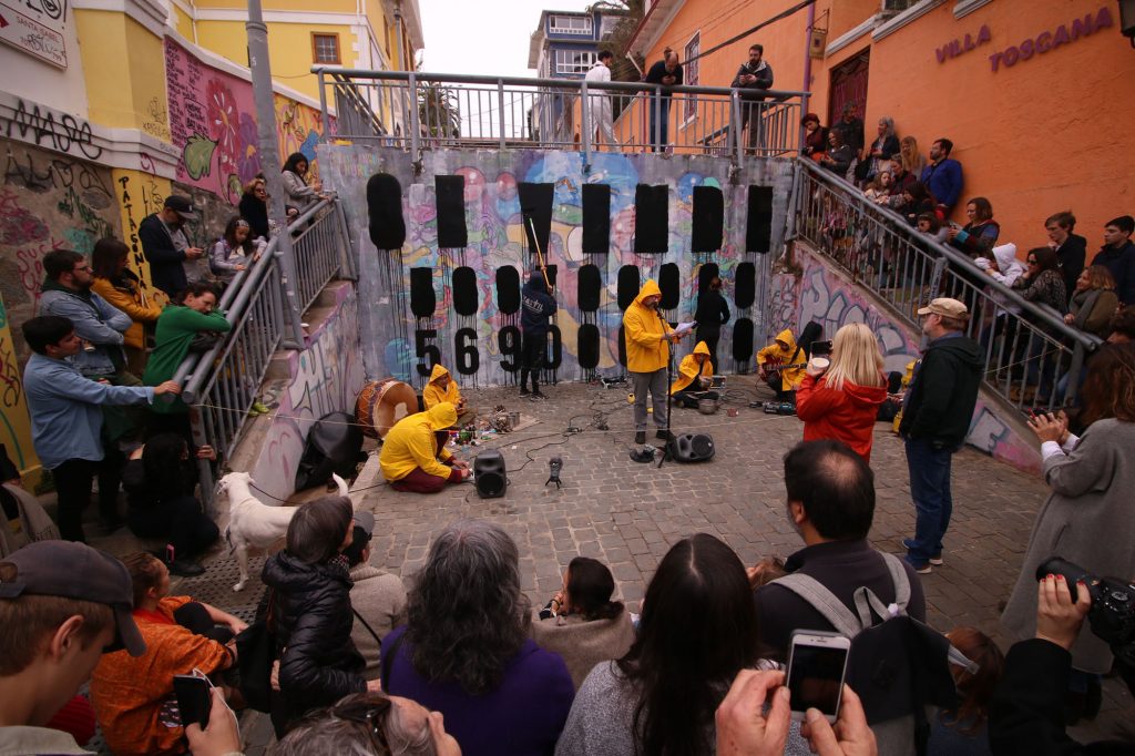 Poeta y artista visual Martín Gubbins inauguró muestra “Caminos Australes” en Valparaíso