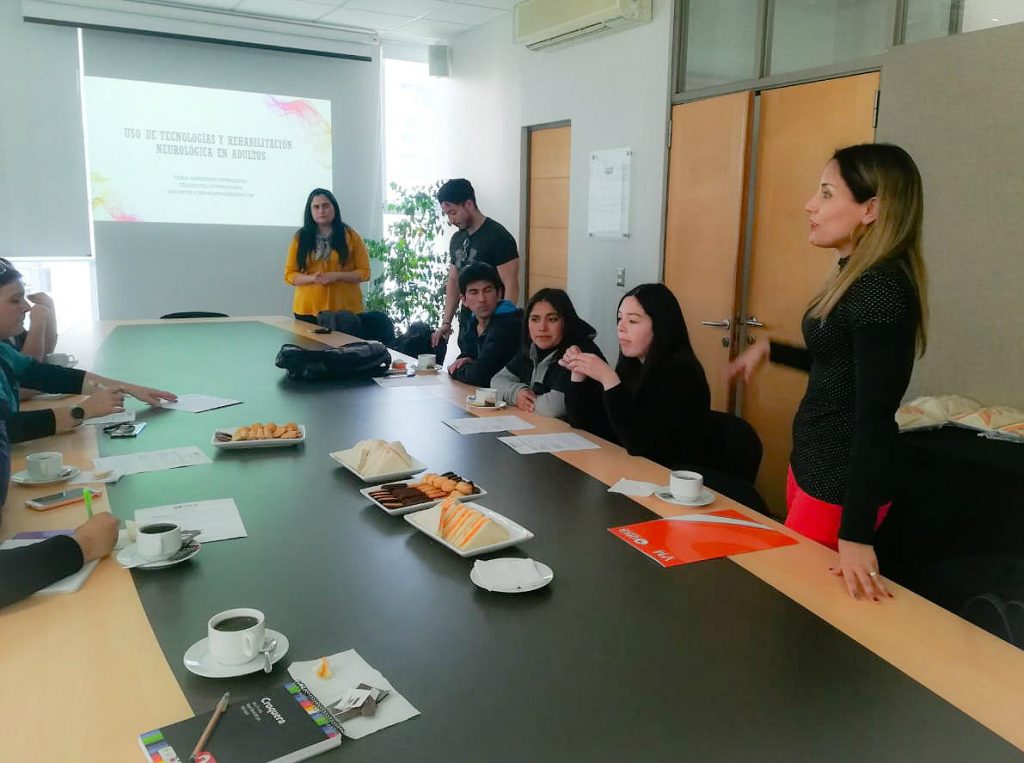 Egresados de Terapia Ocupacional se reunieron en charla sobre tecnología y rehabilitación neurológica
