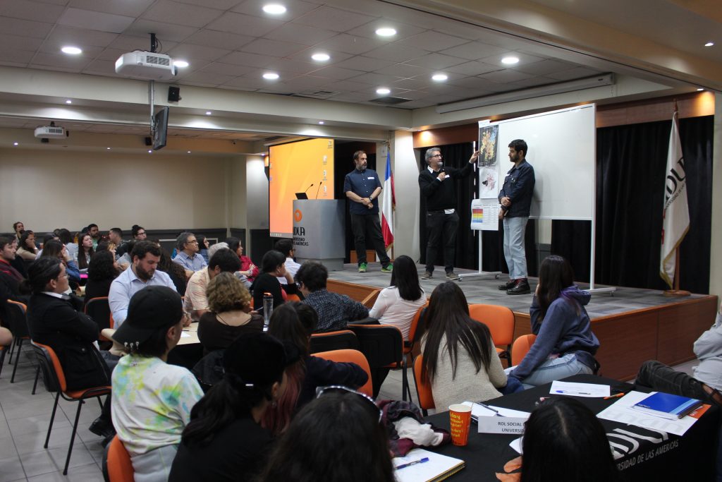 UDLA realizó jornada de reflexión sobre el conflicto social en Chile