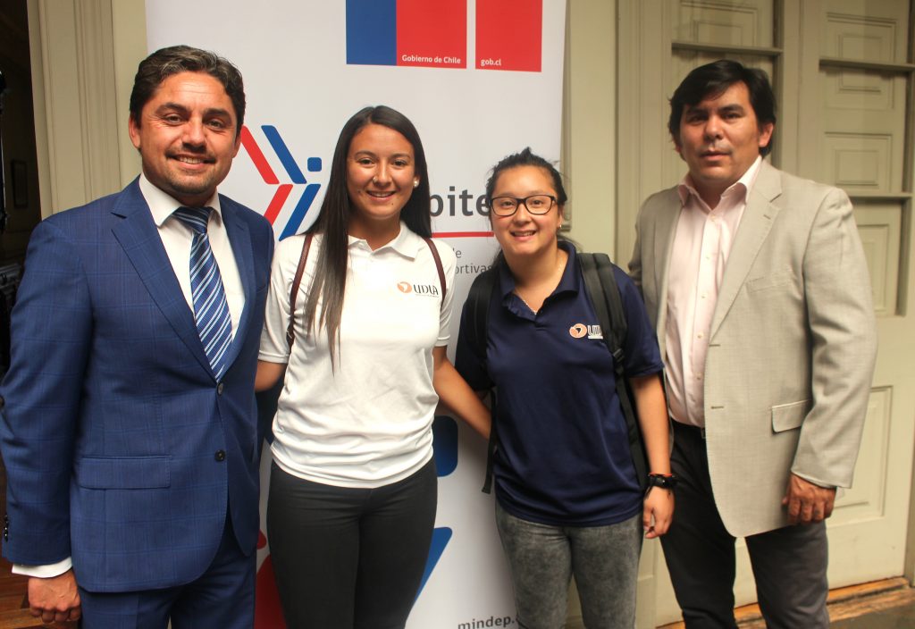 Estudiantes de UDLA participan en la Ceremonia de Premiación 2019 del Sistema Nacional de Competencias Deportivas de la Región Metropolitana