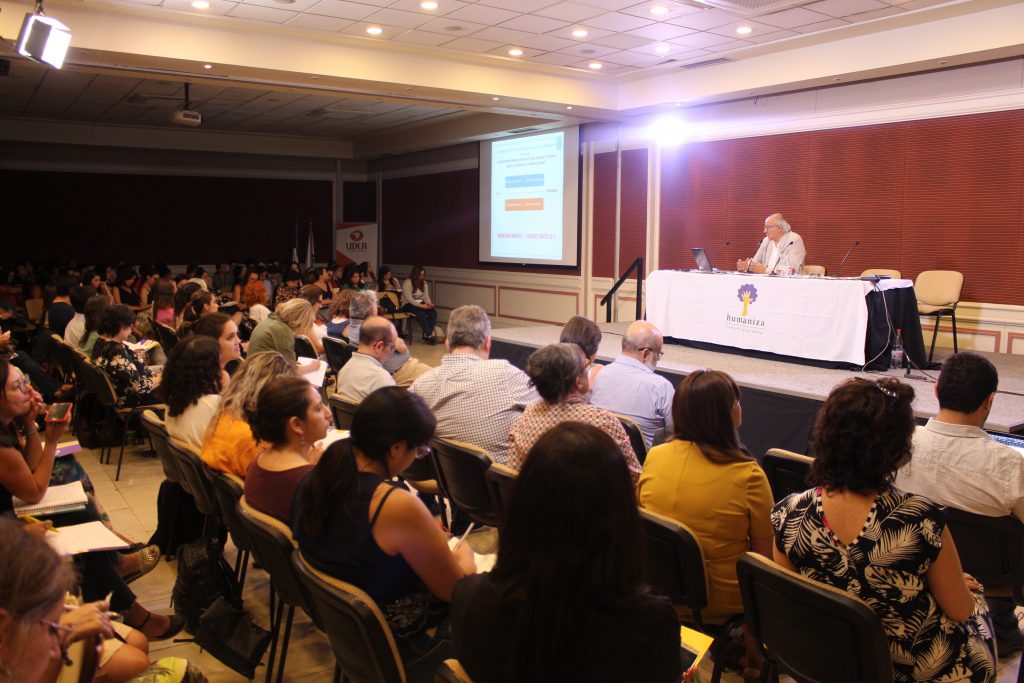 Seminario Internacional sobre terapia y traumas complejos en niños, adolescentes y adultos se realiza en el Aula Magna UDLA Sede Santiago