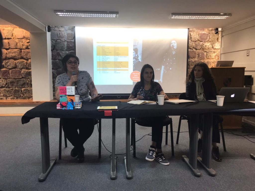 Egresada de Periodismo participa en conversatorio sobre Equidad de Género en la Música Chilena